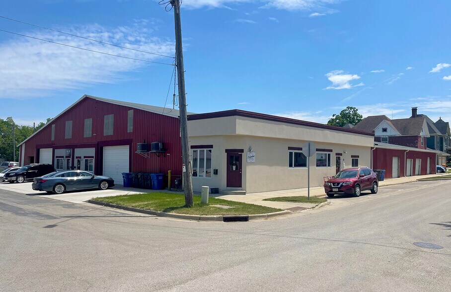 130 W Church St, Columbus, WI à vendre - Photo du bâtiment - Image 1 de 7