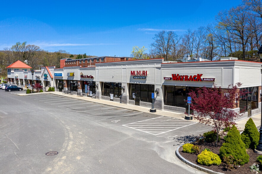 1249 W Main St, Waterbury, CT for lease - Building Photo - Image 3 of 5