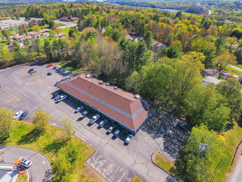 357 Main St, Winthrop, ME à vendre - Photo du bâtiment - Image 1 de 1