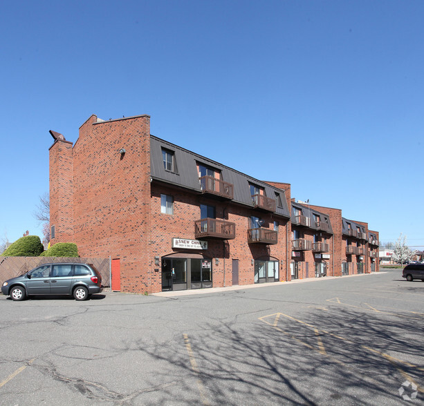 60 Main St, Windsor Locks, CT for lease - Building Photo - Image 3 of 18