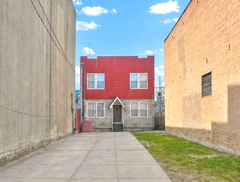 1919 Harman St, Ridgewood, NY à vendre - Photo principale - Image 1 de 15