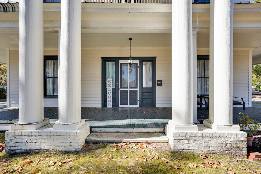 115 N Magnolia St, Raeford, NC à vendre - Photo du bâtiment - Image 2 de 38