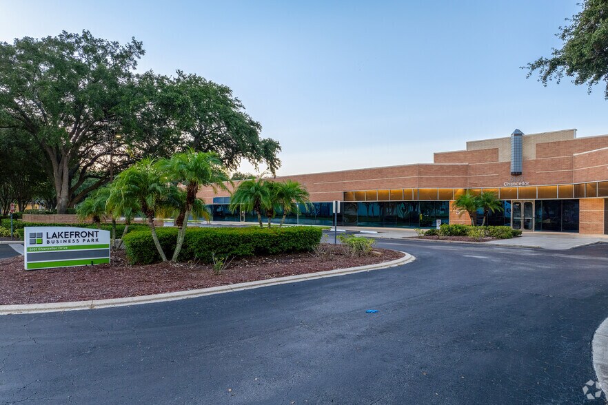 6101 Chancellor Dr, Orlando, FL à louer - Photo du bâtiment - Image 3 de 14