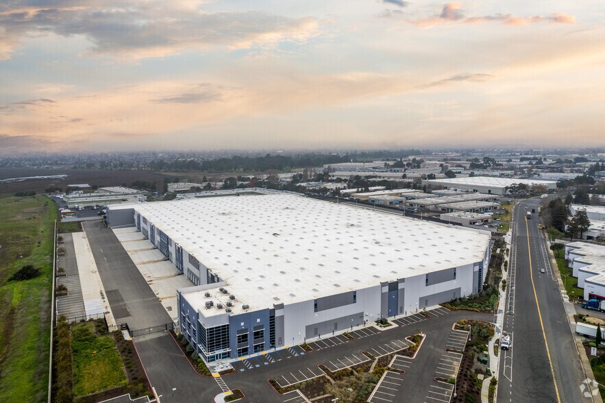 2701 W Winton Ave, Hayward, CA à louer - Aérien - Image 2 de 6