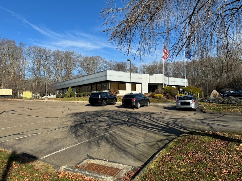 175 Constitution Blvd S, Shelton, CT for sale - Building Photo - Image 2 of 11
