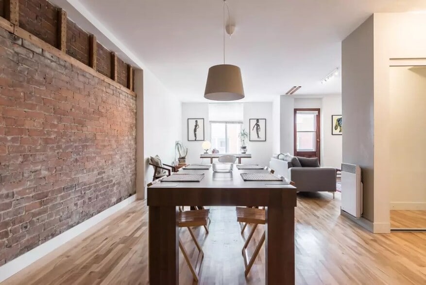 250 Av Des Pins E, Montréal, QC for sale - Interior Photo - Image 3 of 15