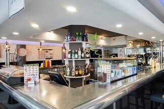 Plus de détails pour Multi-résidentiel à vendre