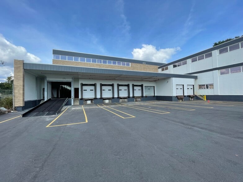180 Mill St, Cranston, RI à louer - Photo principale - Image 1 de 10
