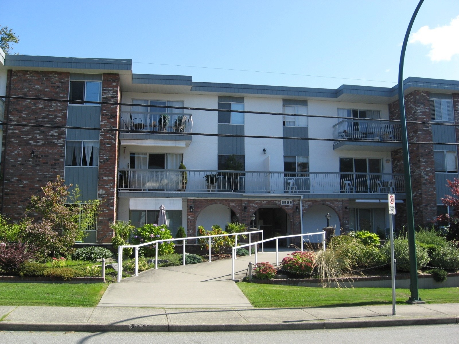 1520 Blackwood St, White Rock, BC à vendre Photo principale- Image 1 de 2