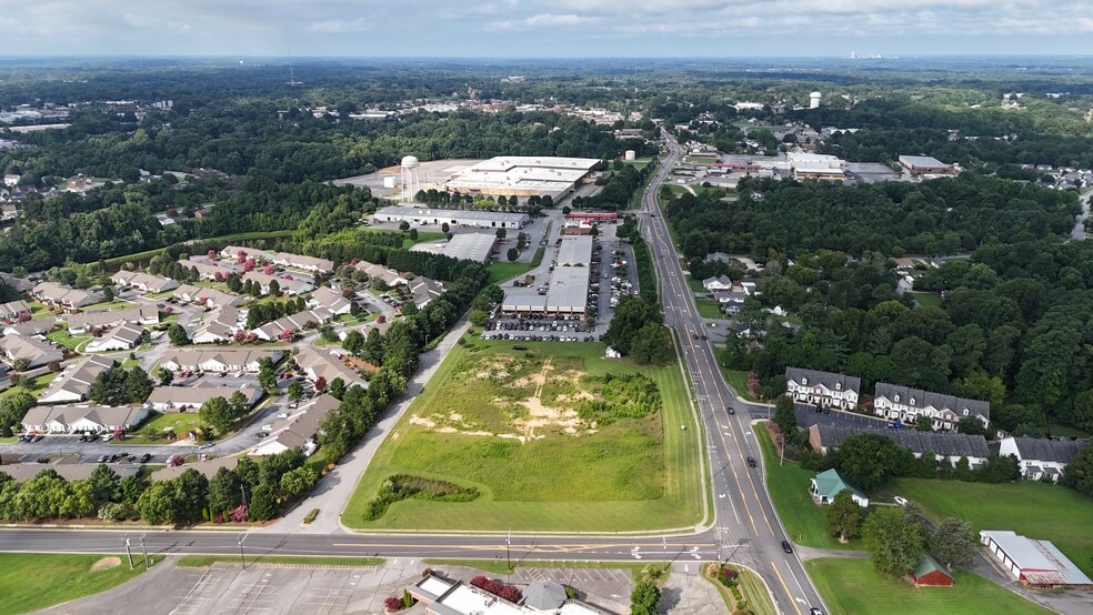 800 N Main St, Kernersville, NC à vendre - Photo du bâtiment - Image 3 de 5