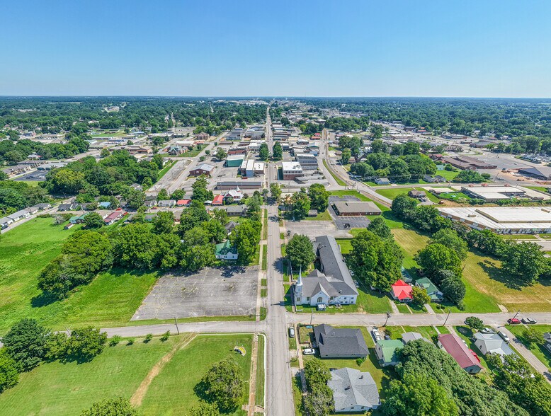 228 S Military Ave, Lawrenceburg, TN à vendre - Photo du bâtiment - Image 3 de 109