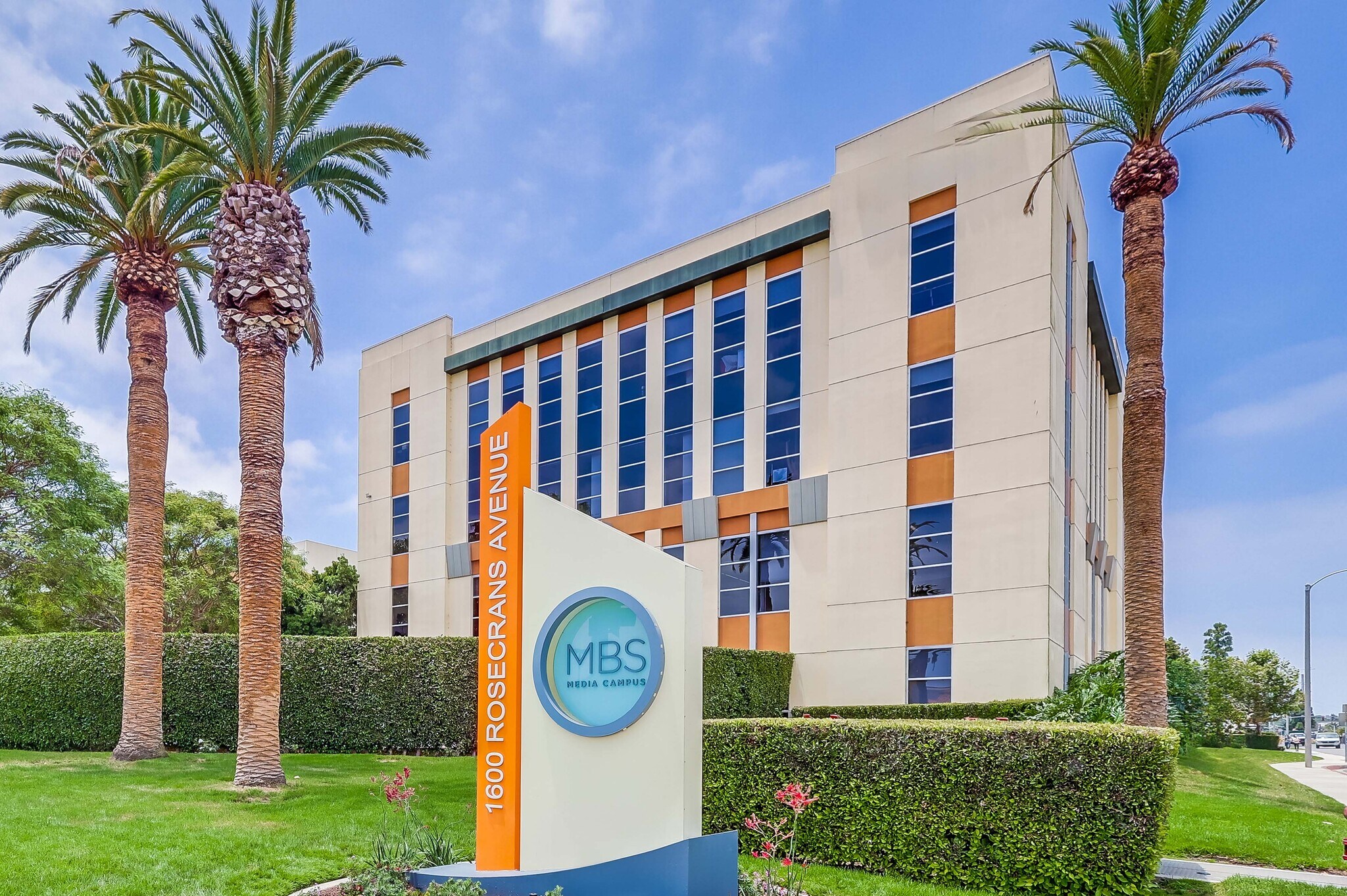 1600 Rosecrans Ave, Manhattan Beach, CA à louer Photo du bâtiment- Image 1 de 17