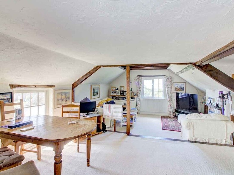 The Green, East Knoyle for lease - Building Photo - Image 3 of 10