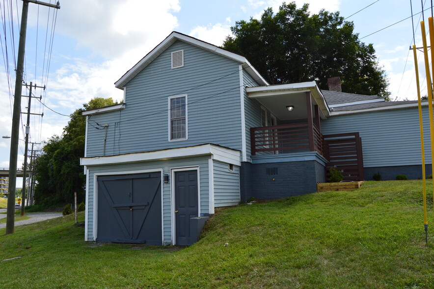 401 Charles Ave, Charlotte, NC à vendre - Photo du bâtiment - Image 2 de 7