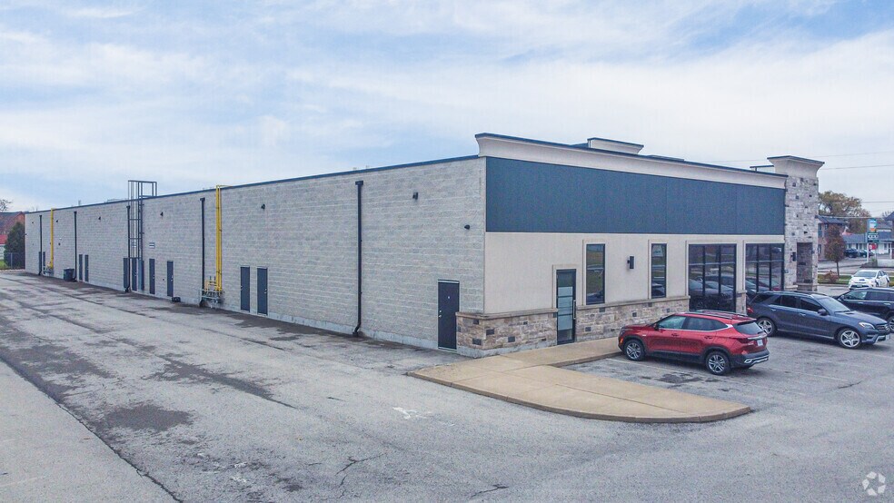 8685 Lundy's Ln, Niagara Falls, ON à louer - Photo du bâtiment - Image 3 de 4