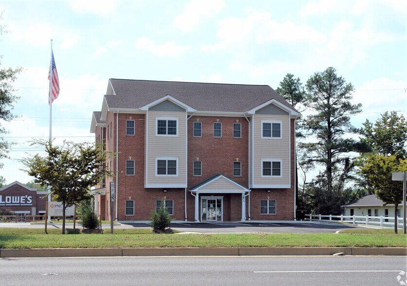 23077 Three Notch Rd, California, MD à louer - Photo du bâtiment - Image 2 de 15