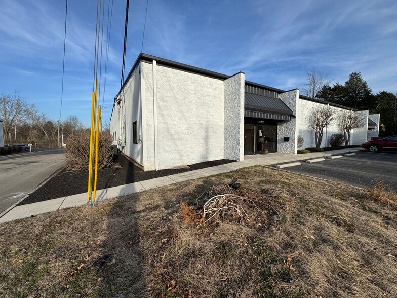 7140 Regal Ln, Knoxville, TN for lease - Building Photo - Image 2 of 11