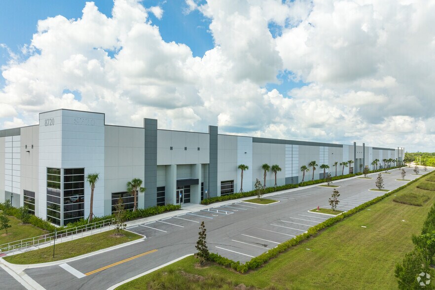 6939 LTC Pky, Port Saint Lucie, FL à louer - Photo principale - Image 1 de 2