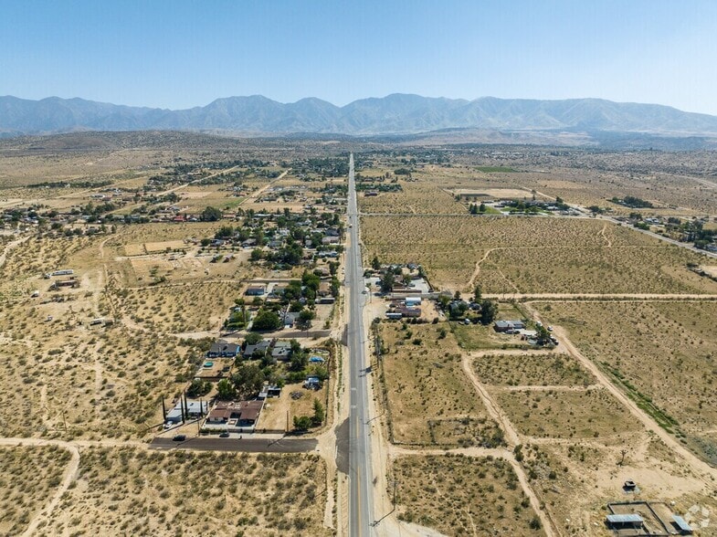 23103 Yucca Circle Rd, Llano, CA for sale - Primary Photo - Image 1 of 3