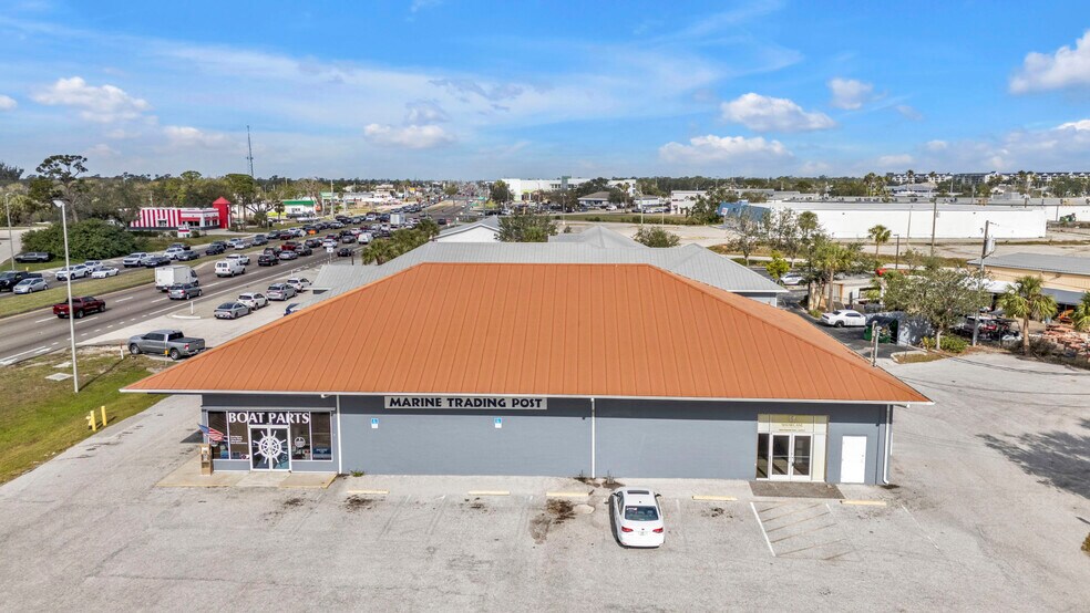 4694 Tamiami Trl, Port Charlotte, FL à louer - Photo du bâtiment - Image 2 de 36
