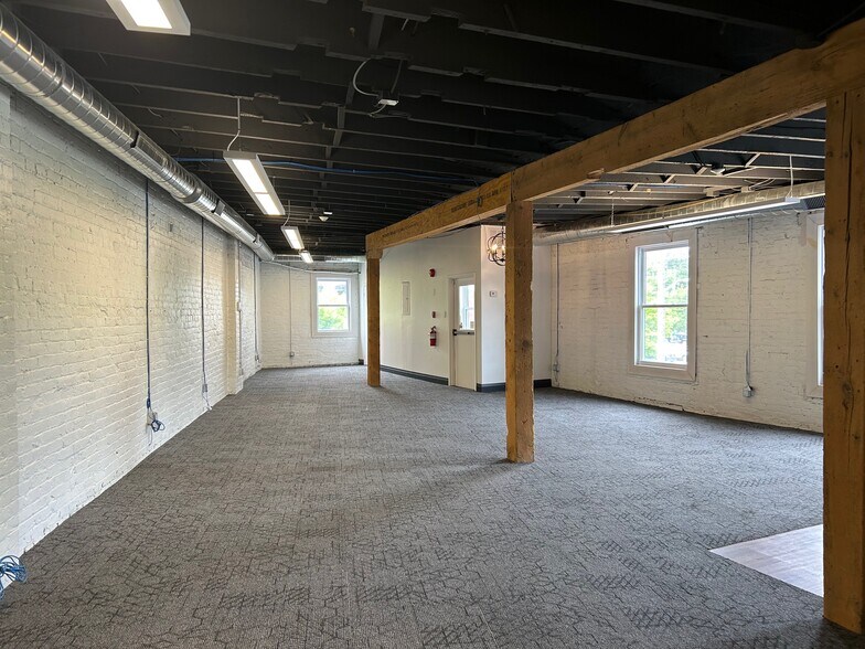 649 Colborne St, London, ON à louer - Photo du bâtiment - Image 2 de 7
