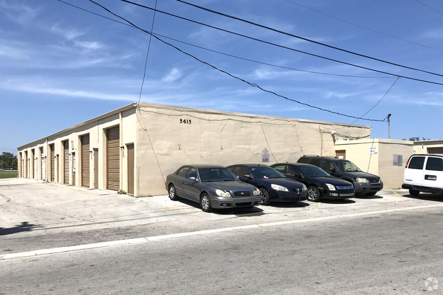 5615 NW 8th St, Margate, FL for sale - Primary Photo - Image 1 of 15