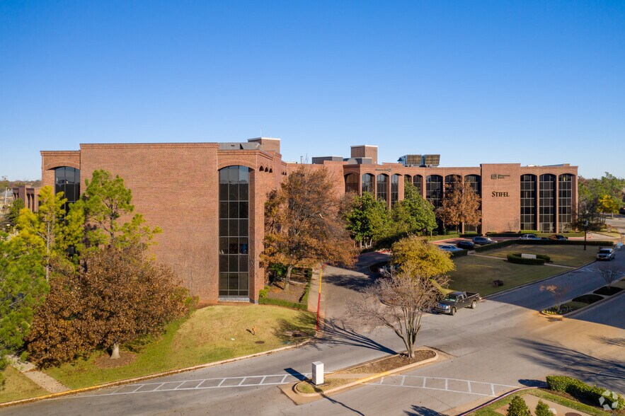 6301 Waterford Blvd, Oklahoma City, OK à louer - Photo du bâtiment - Image 2 de 8