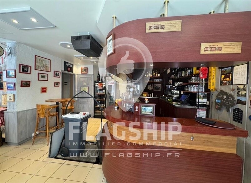 Retail in Paris for lease - Interior Photo - Image 2 of 7
