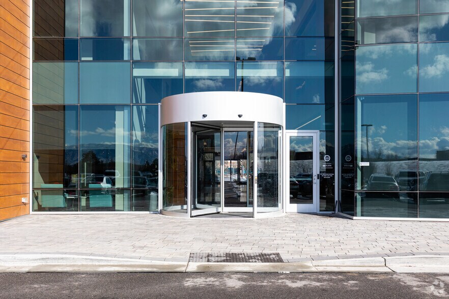 2100 W Pleasant Grove Blvd, Pleasant Grove, UT à louer - Photo du bâtiment - Image 2 de 16