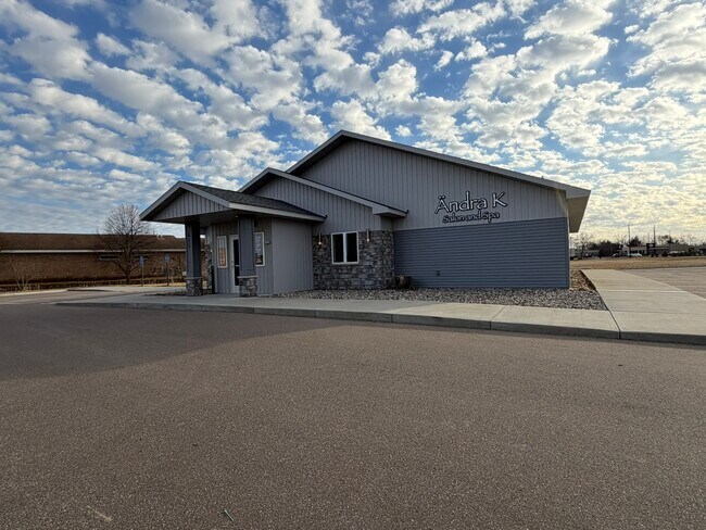 Plus de détails pour 615 Smith St, Clearwater, MN - Commerce de détail à vendre