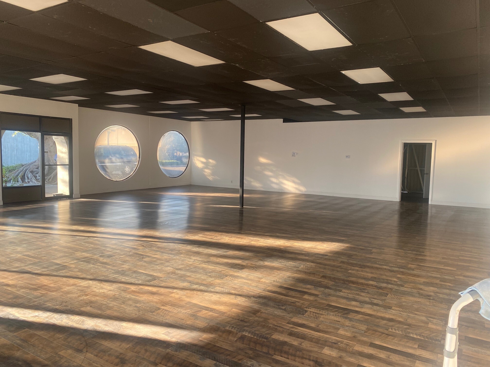 Ellis Avenue - Fountain Business Centre, Fountain Valley, CA for lease Interior Photo- Image 1 of 2