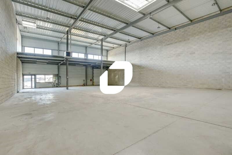 17 Rue Henri Becquerel, Aulnay-sous-Bois for lease - Interior Photo - Image 3 of 12