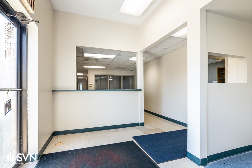 881 Newtown Pike, Lexington, KY for lease - Building Photo - Image 2 of 20