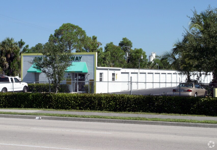 3527 Radio Rd, Naples, FL à louer - Photo du bâtiment - Image 2 de 6