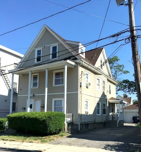 30-32 Clay St, Central Falls, RI à vendre Photo principale- Image 1 de 1