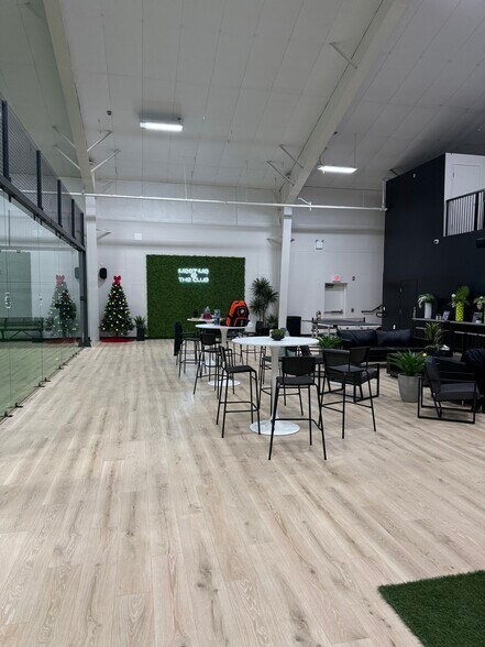 4 Farrington Blvd, Monroe Township, NJ à louer - Photo du bâtiment - Image 3 de 8