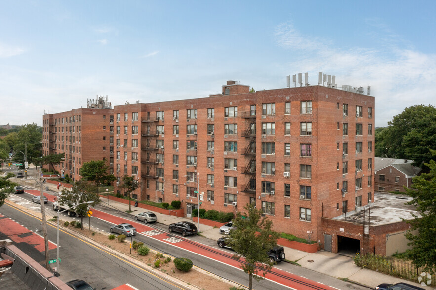 109-15-109-25 Merrick Blvd, Jamaica, NY à vendre - Photo principale - Image 1 de 25