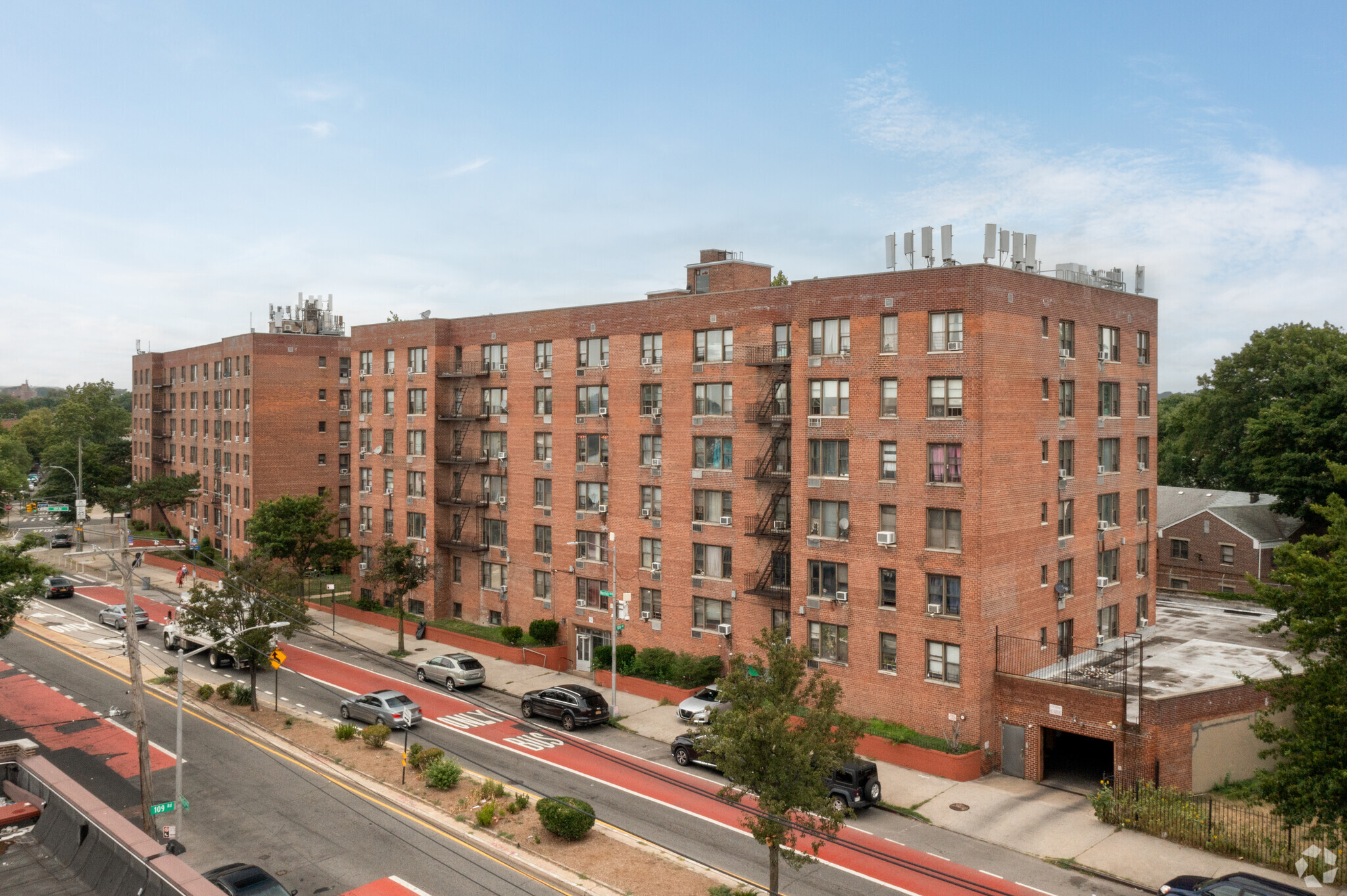 109-15-109-25 Merrick Blvd, Jamaica, NY à vendre Photo principale- Image 1 de 26