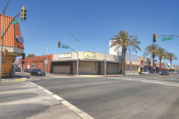Whittier Boulevard retail portfolio portfolio of 2 properties for sale on LoopNet.ca - Building Photo - Image 2 of 10