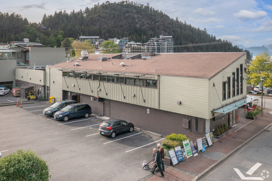 6330-6342 Bay St, West Vancouver, BC for lease - Building Photo - Image 3 of 7