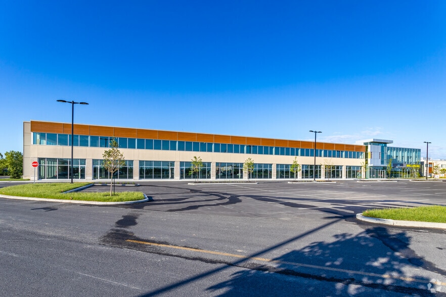 2369 Ch De Chambly, Carignan, QC à louer - Photo du bâtiment - Image 3 de 3