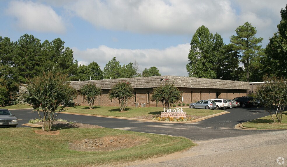 5908 Triangle Dr, Raleigh, NC à louer - Photo du bâtiment - Image 2 de 4