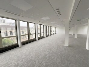 27-29 Rue Des Poissonniers, Neuilly-sur-Seine for lease Interior Photo- Image 1 of 5