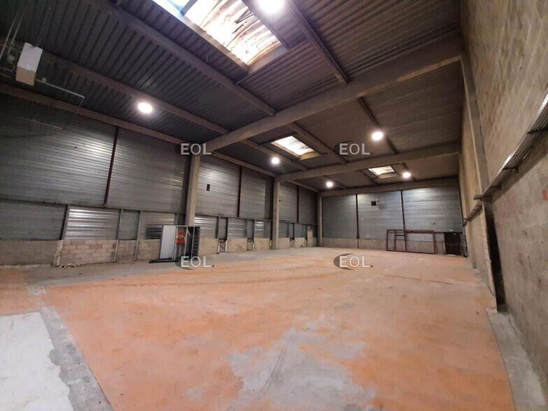 Industrial in Boissy Saint Leger for lease - Interior Photo - Image 2 of 6
