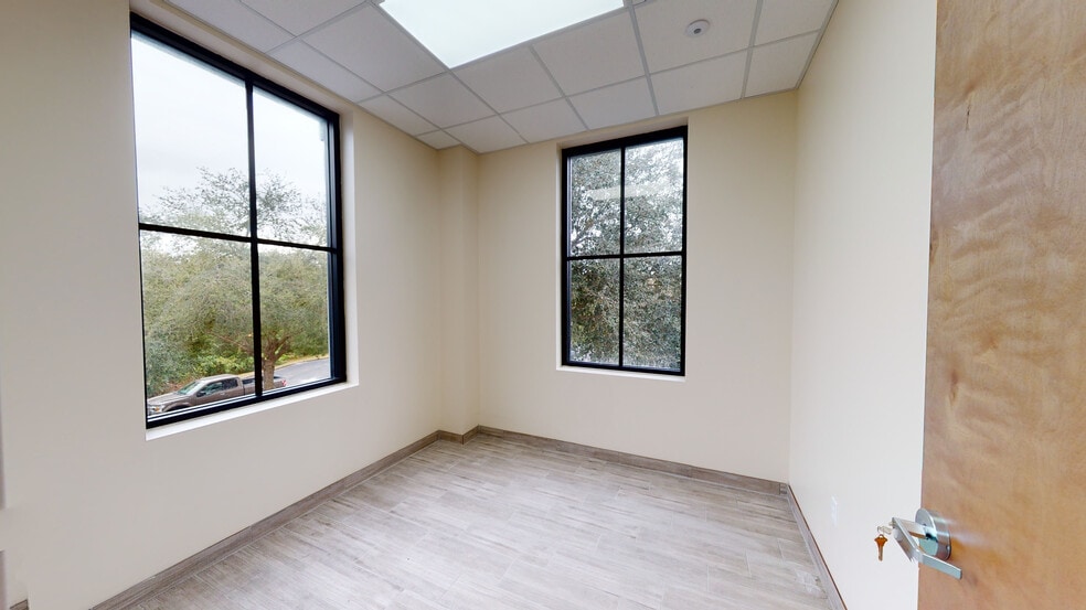 7701 Little Rd, New Port Richey, FL for lease - Interior Photo - Image 3 of 9