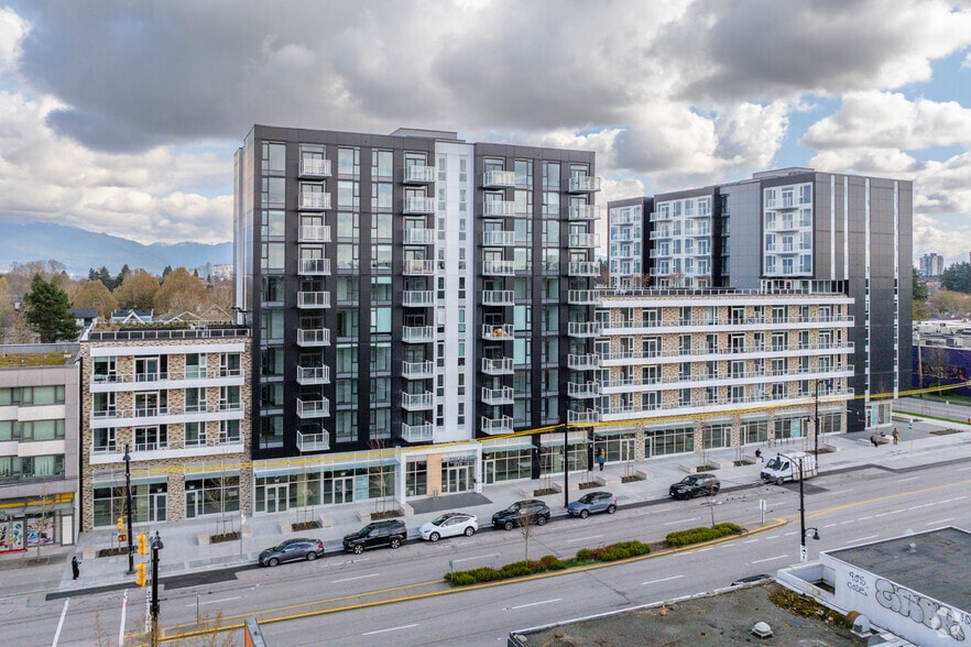 2751 Kingsway St, Vancouver, BC à louer - Photo du bâtiment - Image 3 de 5