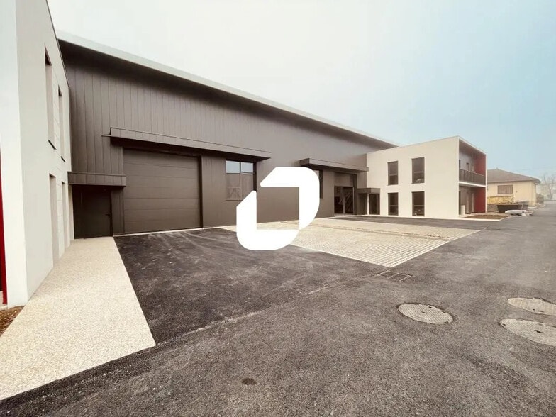 Office in Décines-Charpieu for lease - Building Photo - Image 2 of 14