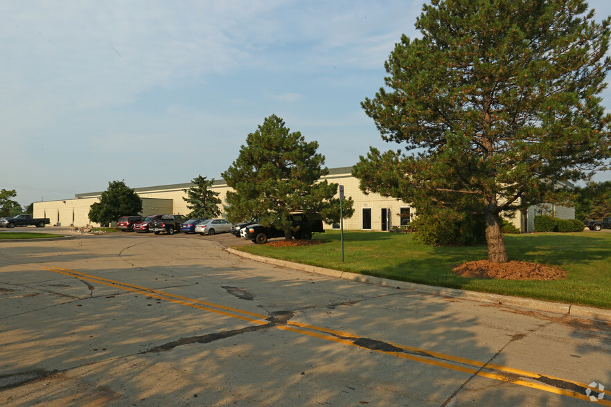 29185 Airport Dr, Romulus, MI for sale - Primary Photo - Image 1 of 1