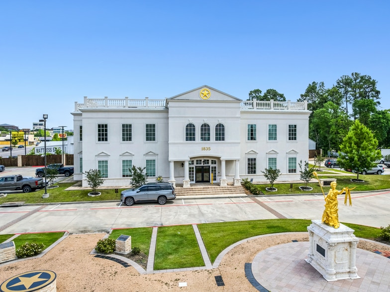 815 W Davis St, Conroe, TX for sale - Building Photo - Image 3 of 7