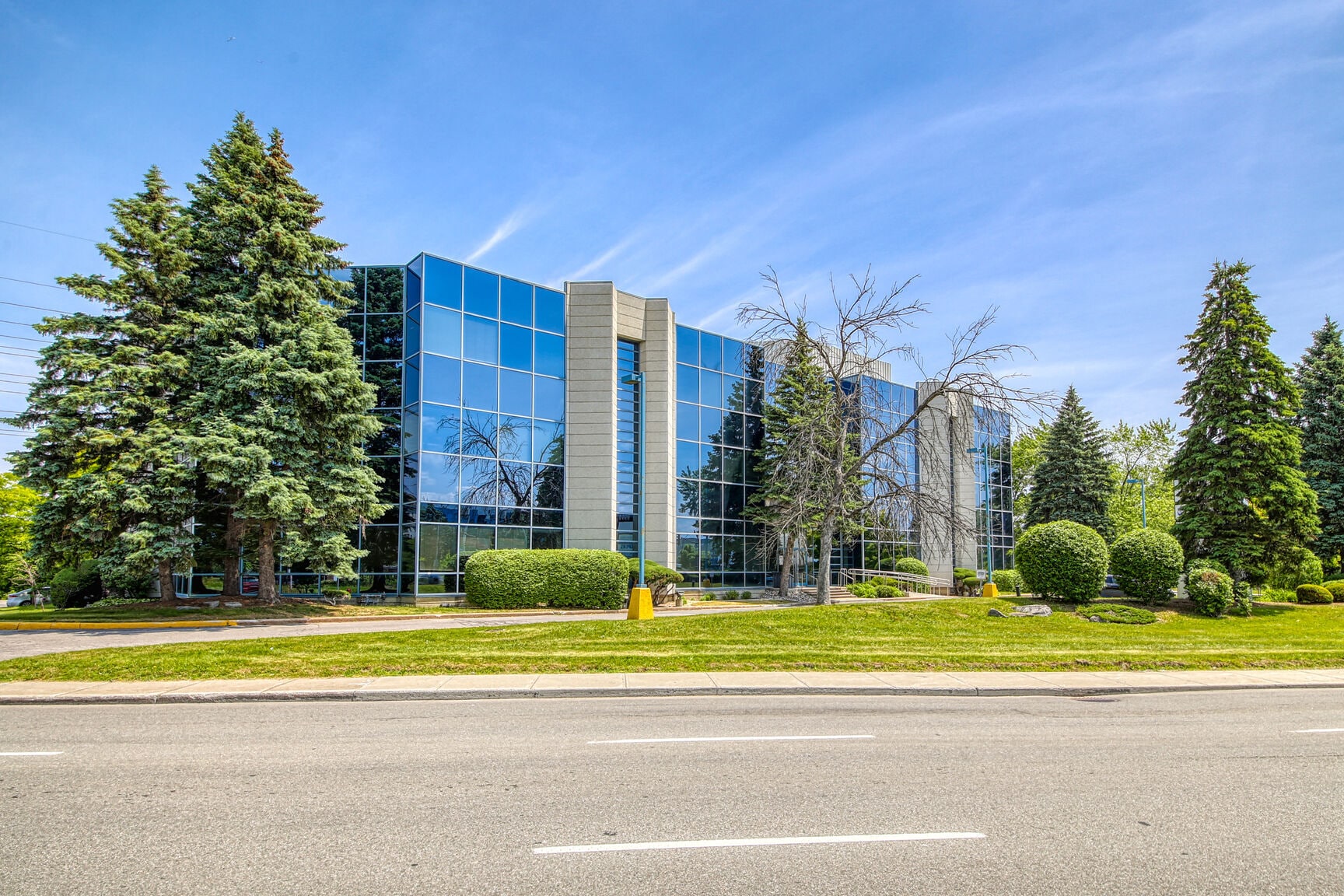 9999 Boul Cavendish, Montréal, QC for lease Interior Photo- Image 1 of 6
